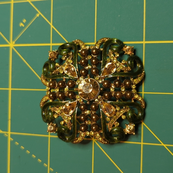 Large VINTAGE Gold-Plated Brooch - Picture 3 of 3